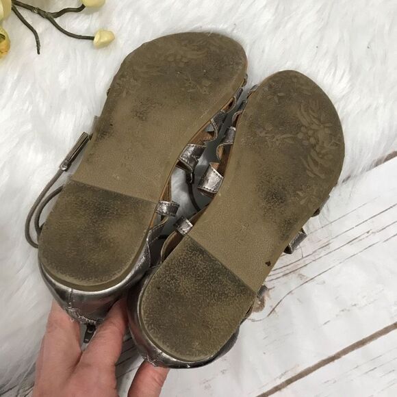 D Report Gladiator Girls Metallic Silver Sandals size 5 - Picture 4 of 8